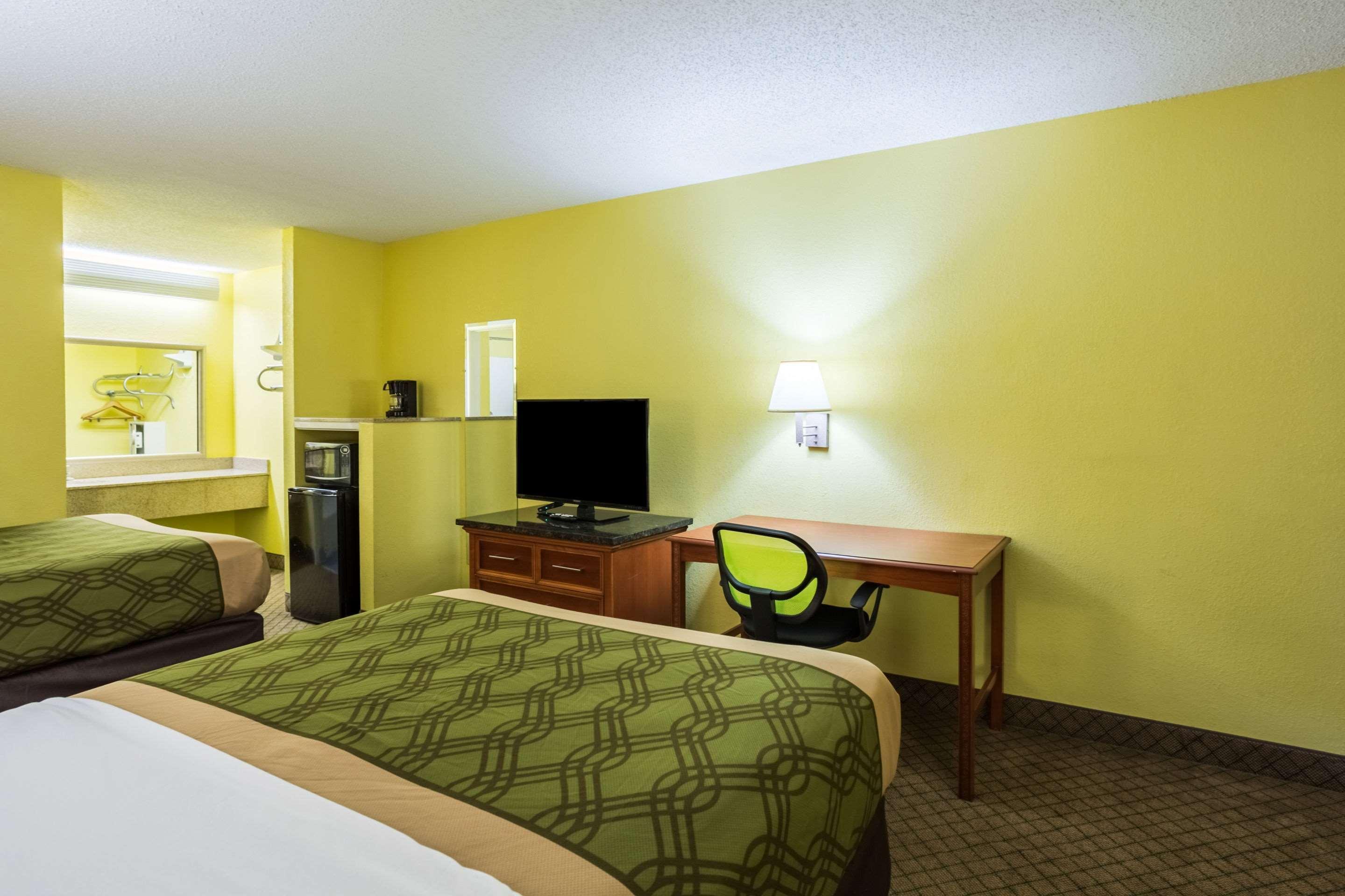 Econo Lodge Picayune Exterior photo